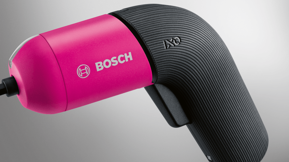 Bosch IXO Colour Edition Postigni potpunu kontrolu nad zadacima uvrtanja vijaka sa bestepenim podešavanjem kontrole brzine za bolje rezultate u osetljivim materijalima. Nema više rascepljenog drveta, oštećenih vijaka i proklizavanja glava vijaka – jednostavno jače stisni okidač za veću, a slabije za manju brzinu.